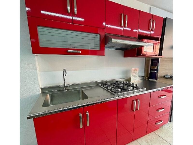 Muebles madera rojo con gris