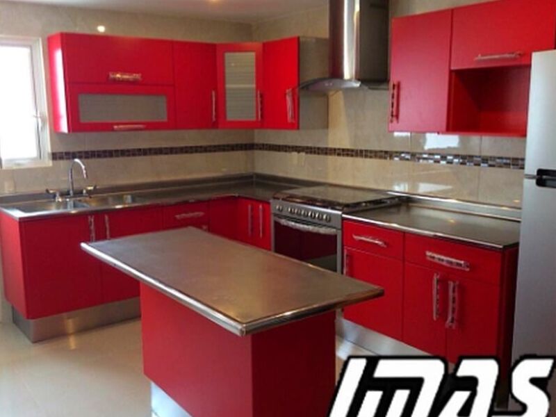 Muebles madera rojo mesón aluminio