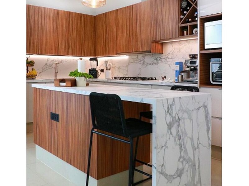 Muebles madera mesón mármol blanco