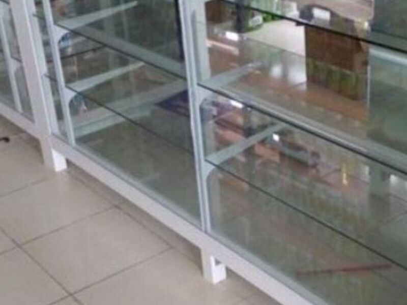 VENTANA DE ALUMINIO Y VIDRIO BLANCO