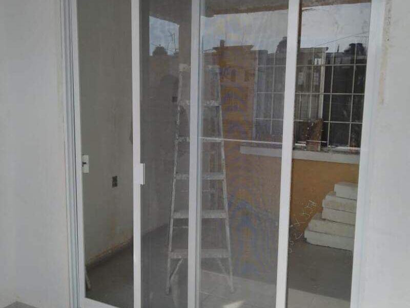 Ventanal en aluminio blanco México.