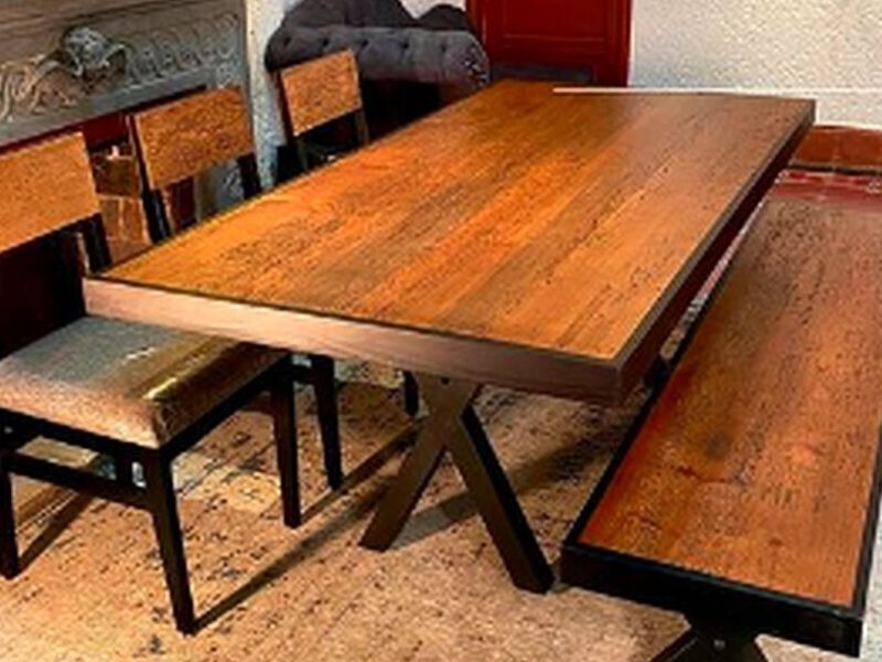 MESA DE COMEDOR DE MADERA NATIVA