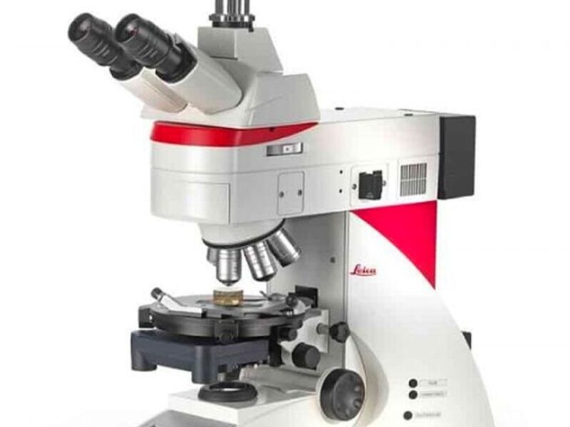 Microscopio Vertical de Polarización Leica
