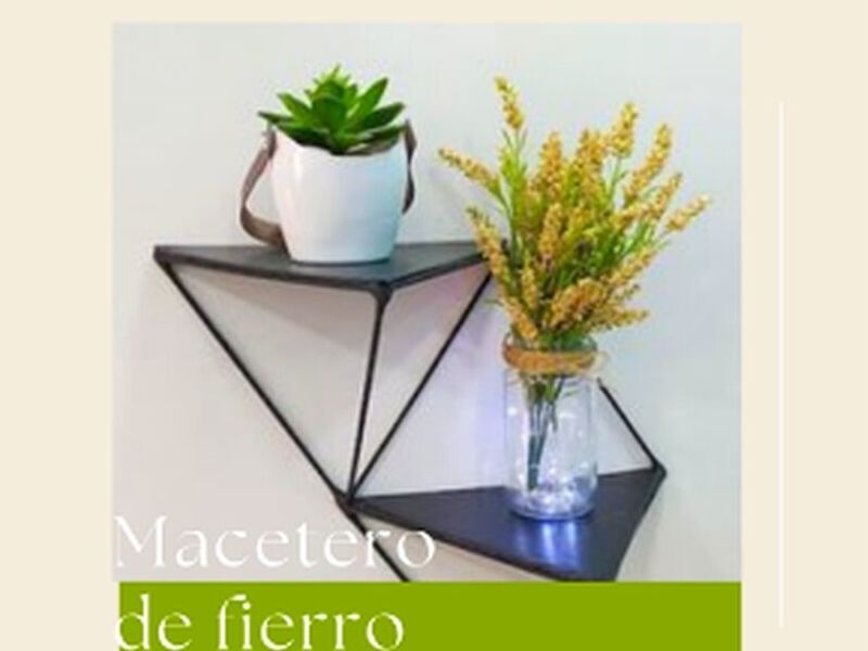 Macetero triangular de fierro México
