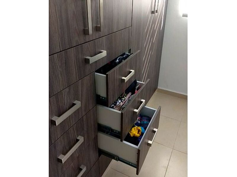 Closet minimalista México