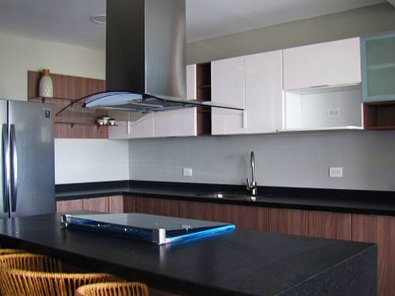 cocina con isla cuarzo SLP