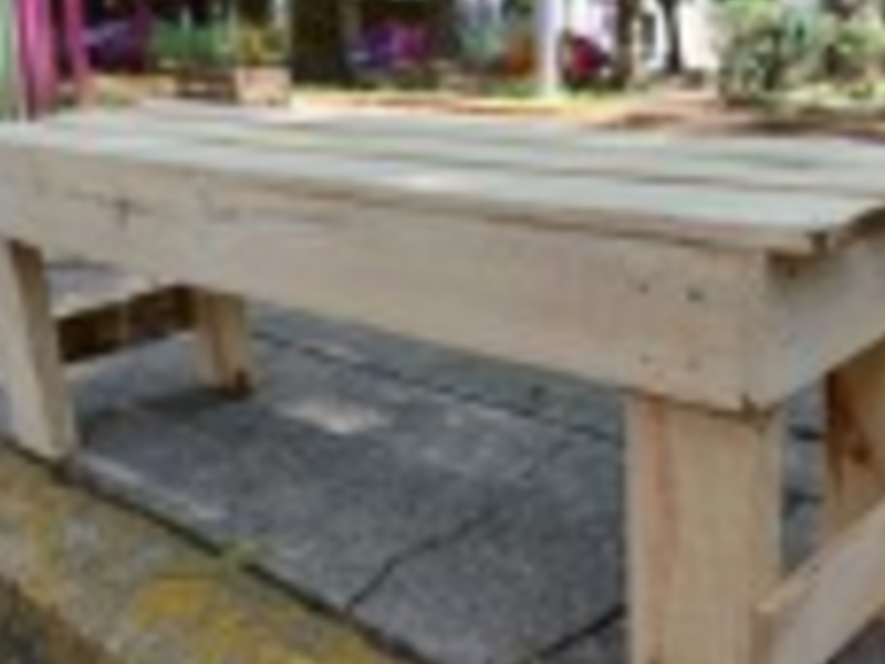 Mesa de madera en palet
