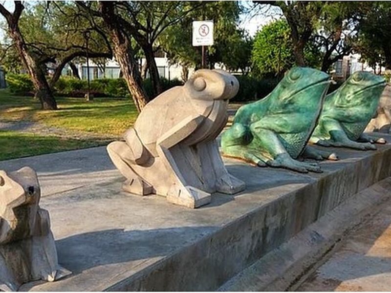 Escultura y fuente MEXICO