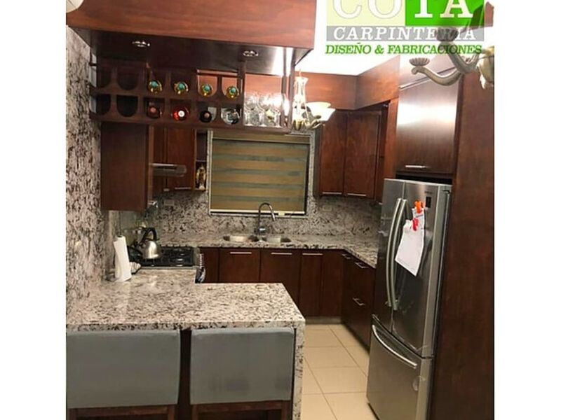 Cocina de pino color roble México
