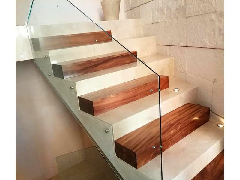 Escalera mármol Crema de Marfil México