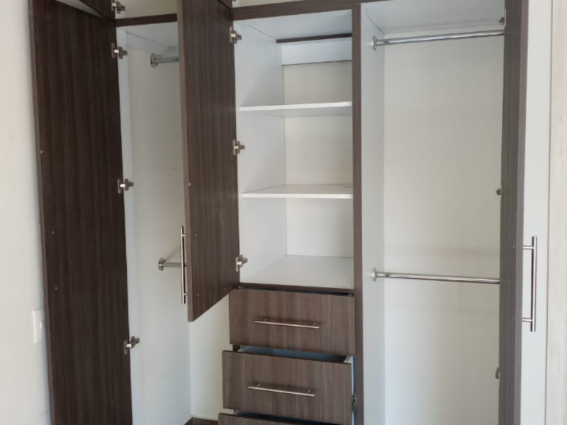closets grande madera oscura México