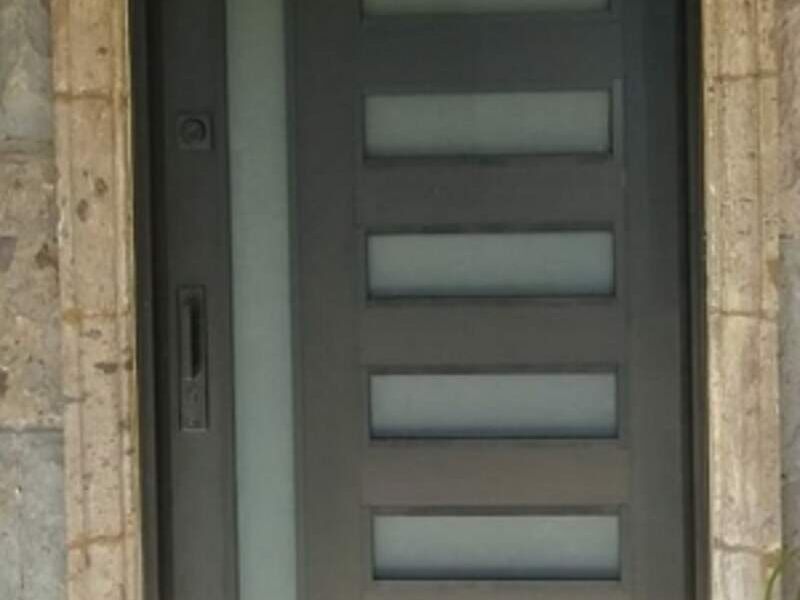 Puerta de ingreso residencial México 