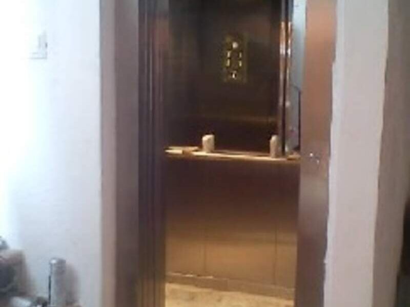 Elevador comercial buen diseño en CDMX
