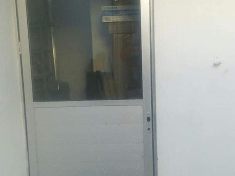 PUERTA DE ALUMINIO PLOMO GUADALAJARA