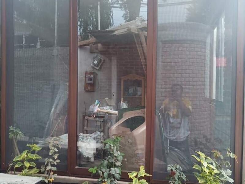 PUERTA CORREDIZA CAFÉ CDMX