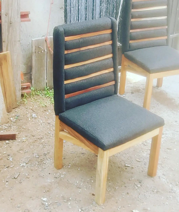 Silla de parota solida con toque de madera México