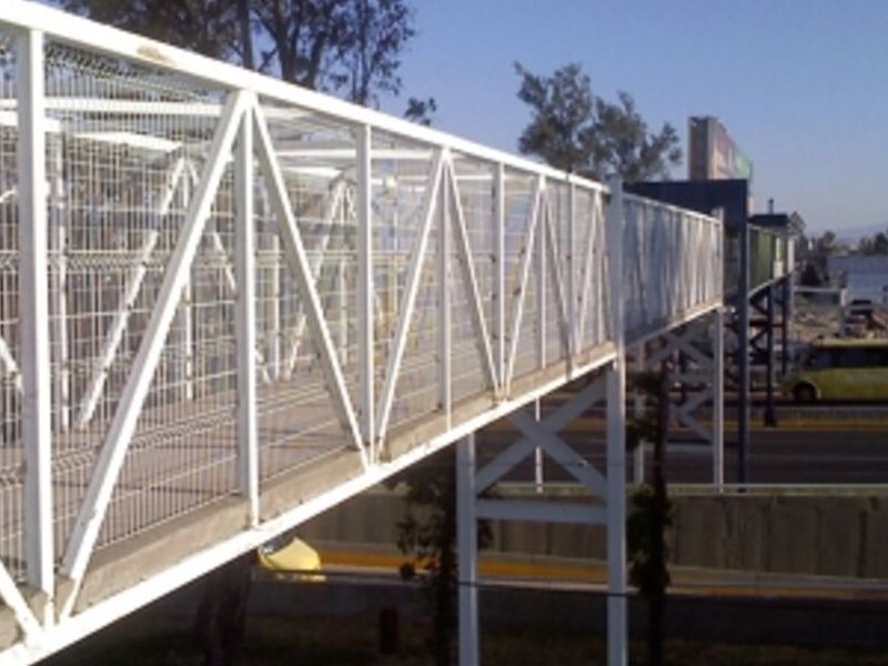 Construcción de puentes peatonales