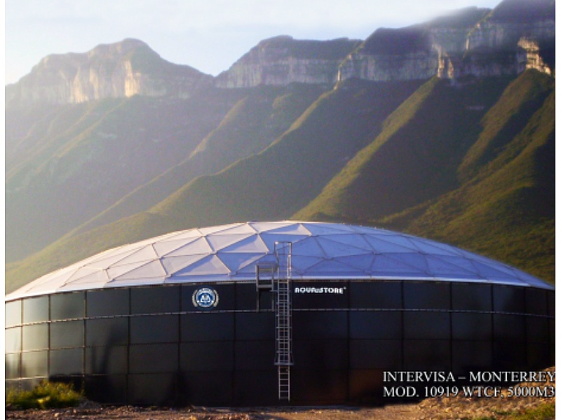 Instalación de tanque de almacenamiento de agua tratadas Moterrey