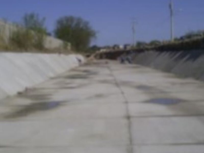 Obras de canal pluvial en Ciudad Acuña 