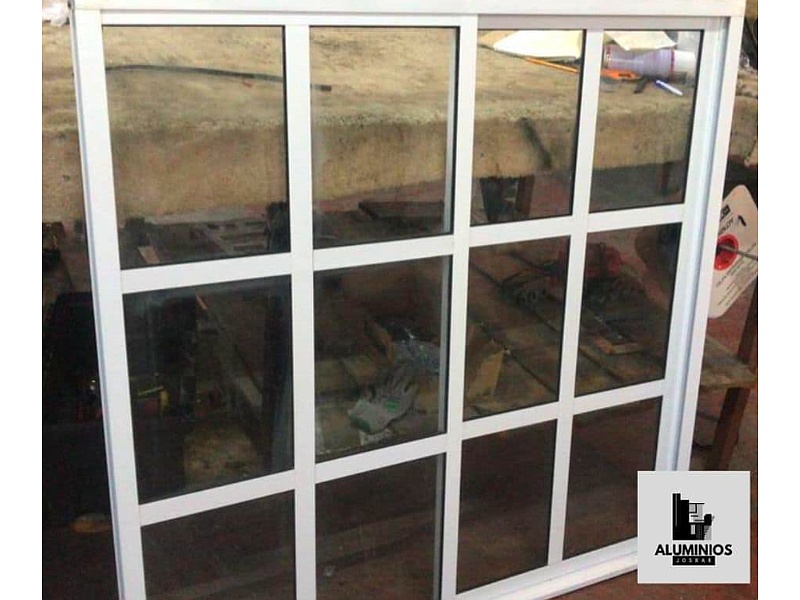 ventana cuadriculada Monterrey Puertas y Ventanas Aluminios joskar