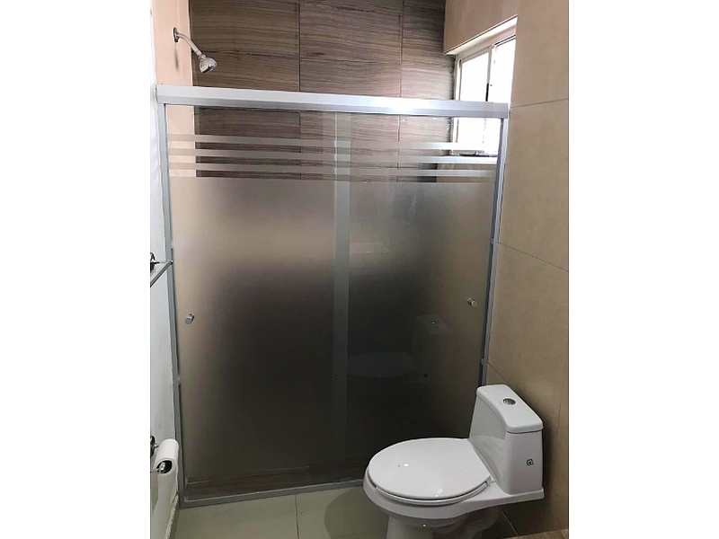 cancel de baño Monterrey Puertas y Ventanas Aluminios joskar
