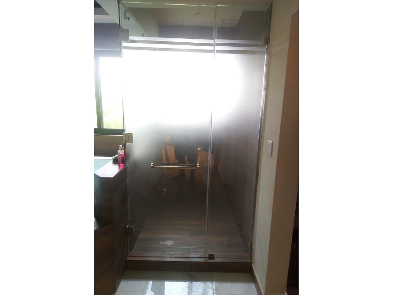 cancel de vidrio baño Monterrey Puertas y Ventanas Aluminios joskar