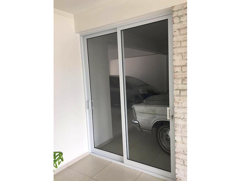 Instalación puerta corrediza de vidrio, Mexico