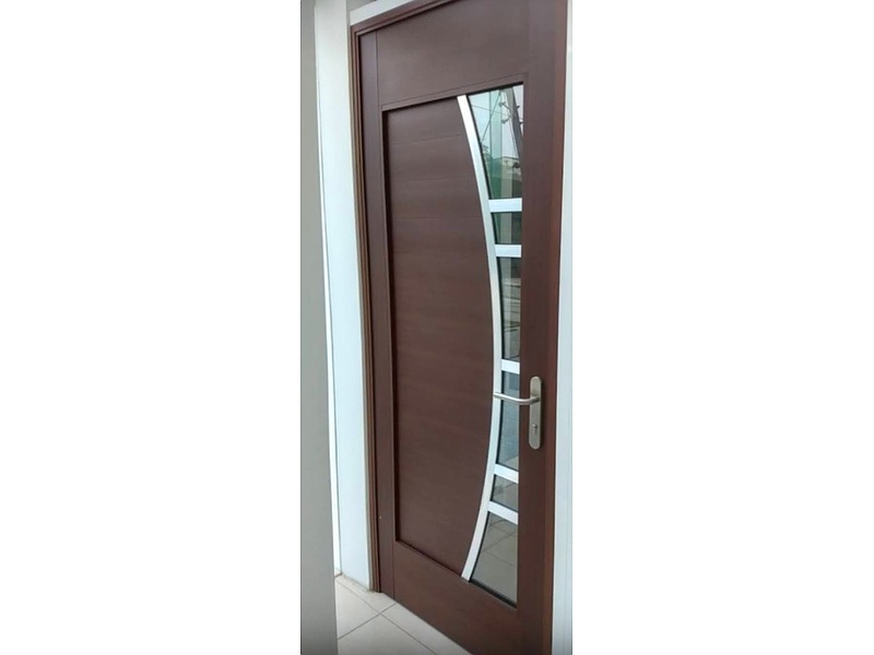 Puerta de madera y cristal automática, México