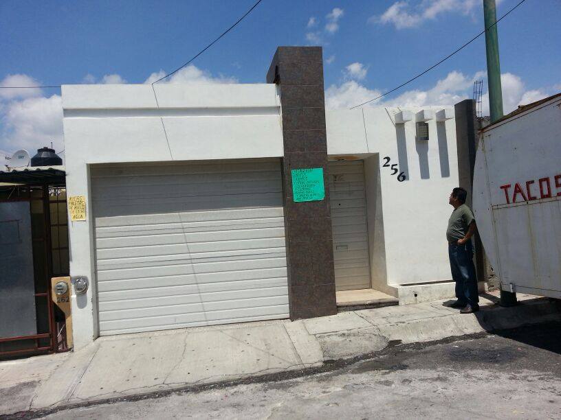 Puerta ascendente a rayas México