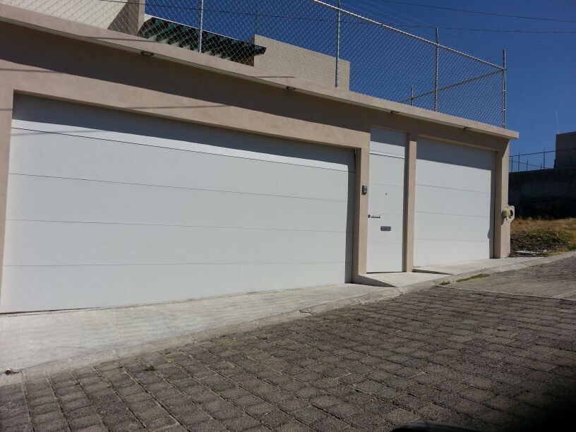 Puerta Blanca de Garage Automática México
