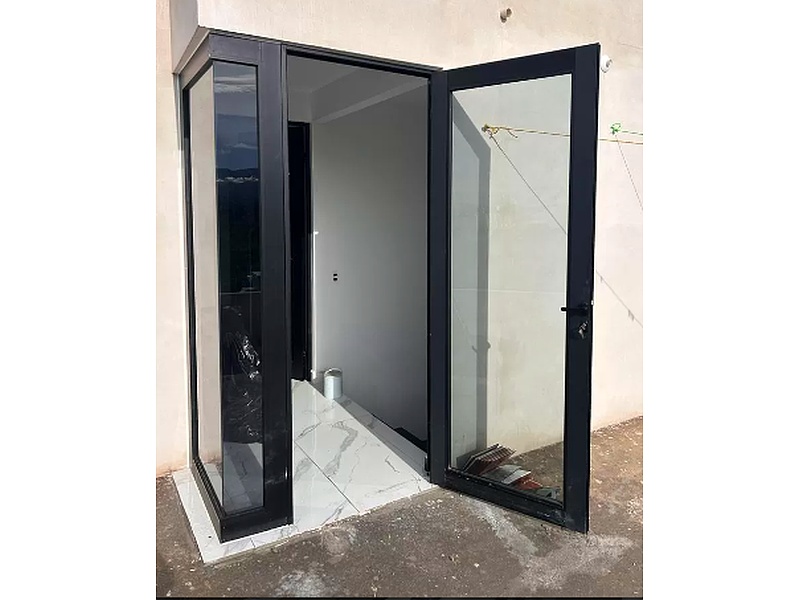 PUERTA NEGRA MDF CON VIDRIO MEXICO