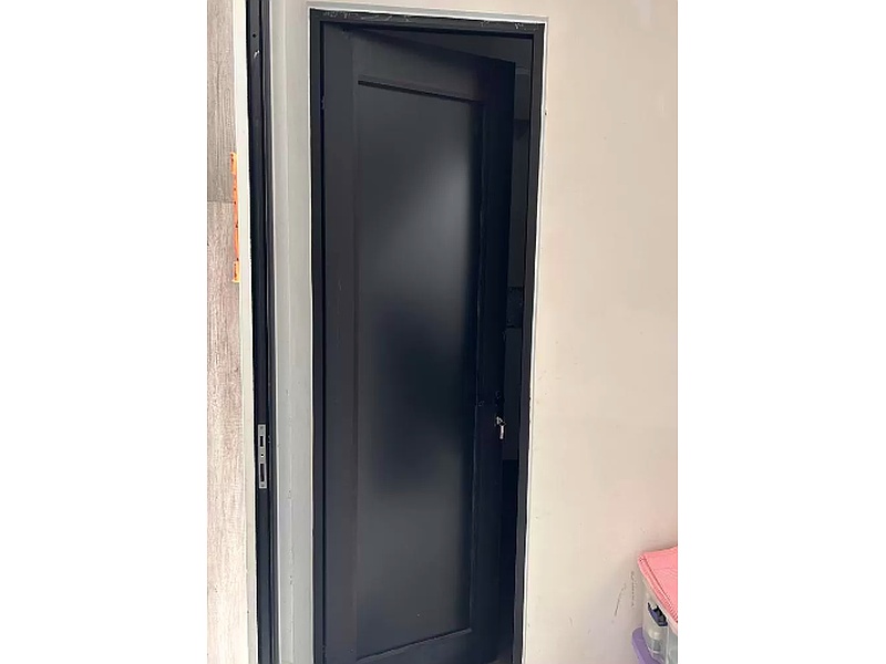 PUERTA SOLIDA NEGRA DE MADERA PARA CUARTO MEXICO