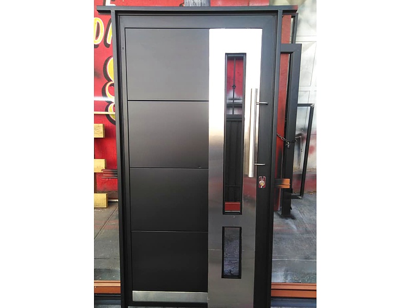 Puerta de Madera Solida Negra México