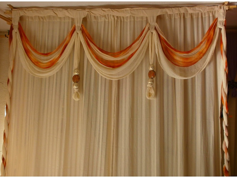 Cortina blanco con detalles naranja México