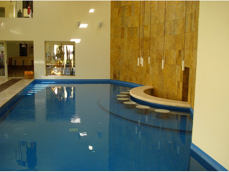 Diseño y construcción de piscina interior, México