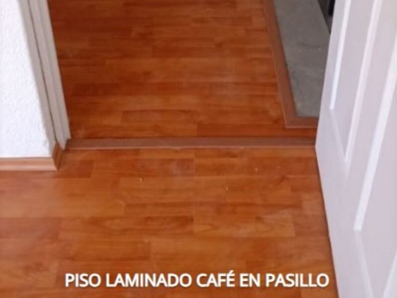 Piso Laminado Café en Pasillo CDMX
