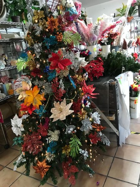 Flores y accesorios navideños