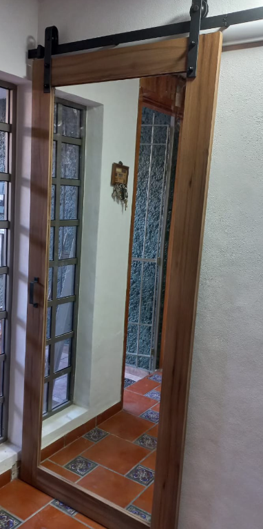 Puerta tipo granero con espejo México