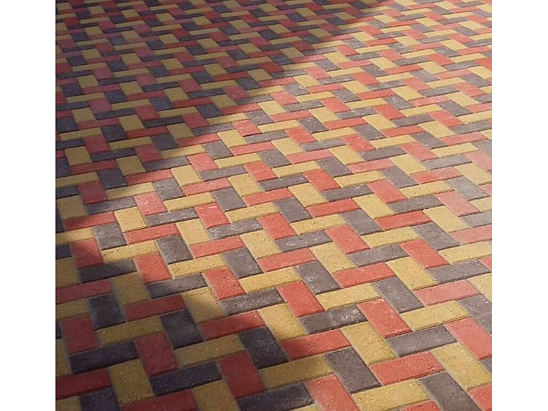 Instalación de adoquines tricolores Mexico