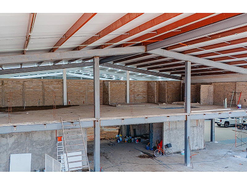 Instalación de estructuras metálicas en techo México TRAMEVI
