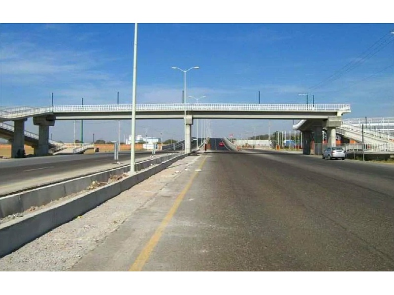 CONSTRUCCION PUENTE PEATONAL 2 CALLES MEXICO