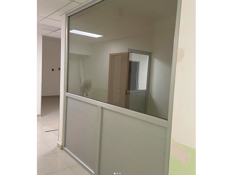 Instalación de divisiones de aluminio México