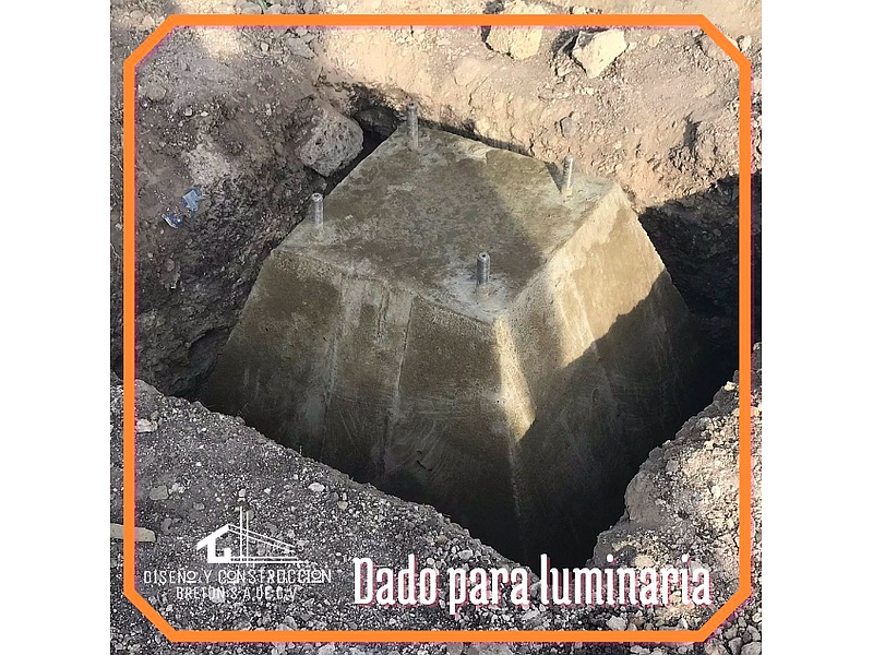 Dado de concreto para instalación de luminarias México
