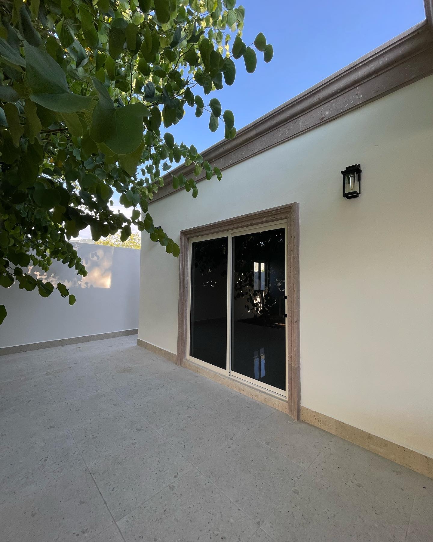 Puerta trasera de aluminio y vidrio corrediza México