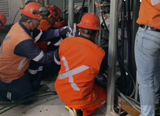 Mantenimiento a equipo eléctrico. Mexico