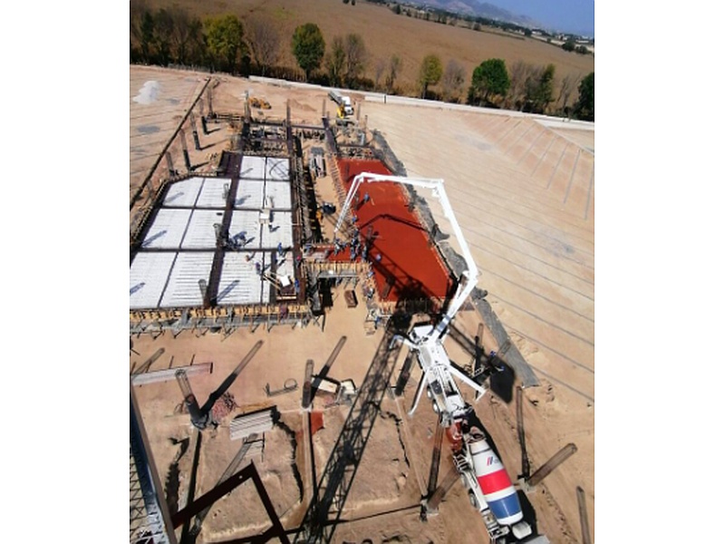 Concreto pigmentado de edificaciones México Anteus Constructora, S.A. de C.V.
