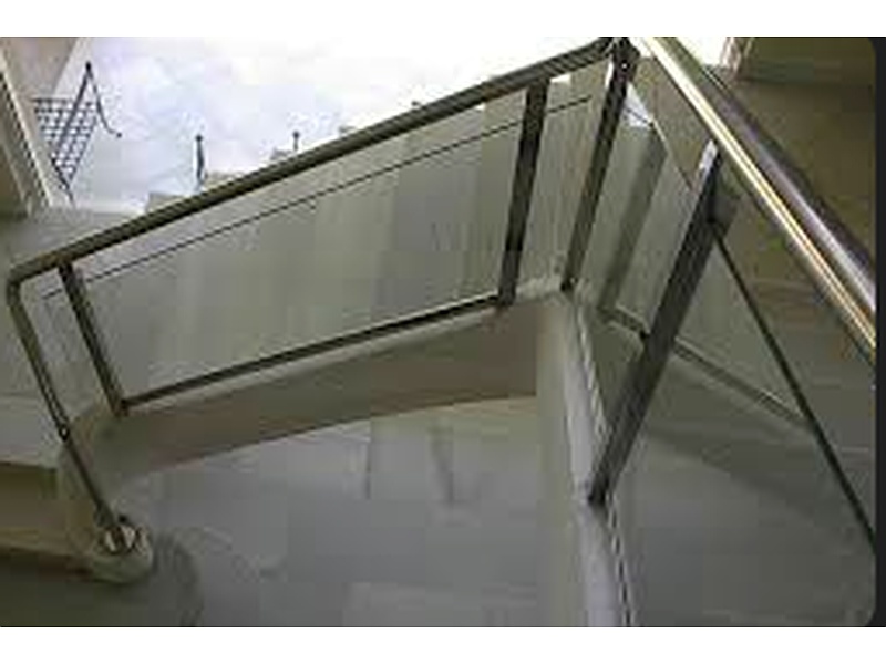 Colocación de aluminio, cristaleria y barandales. MEXICO