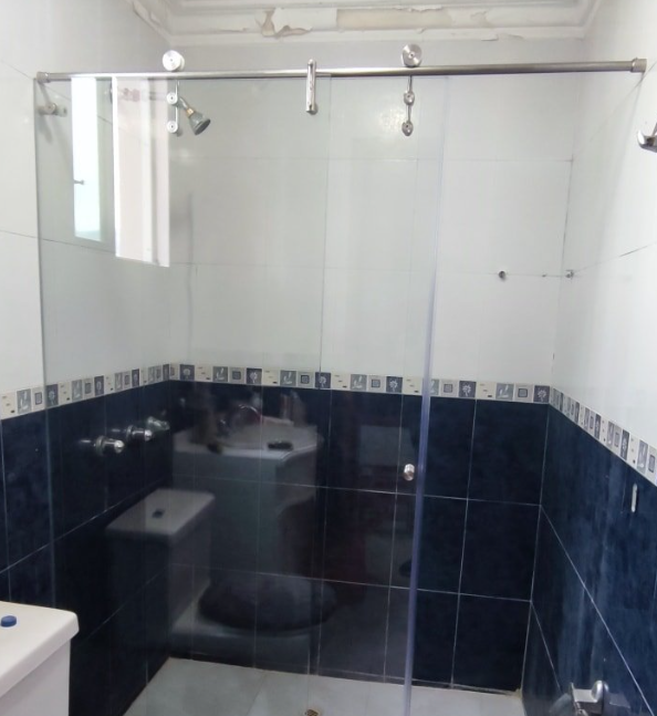Ducha Vidrio Mexico GJ aluminio y vidrio