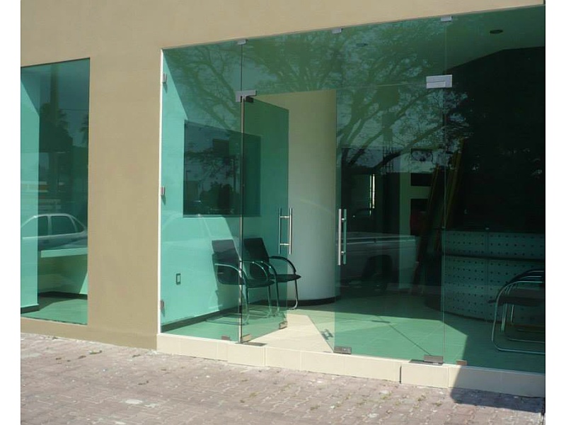 puerta de cristal tintex Colima Aluminio y Cristales de Occidente, S.A. de C.V.