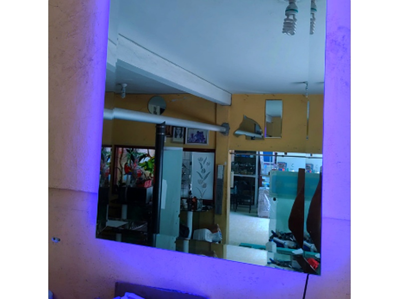 ILUMINACION LED AZUL EN ESPEJO MEXICO